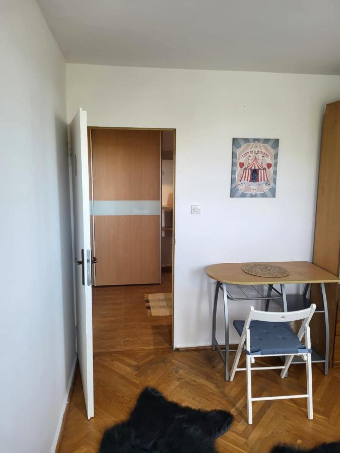 Hostel Lemuria Pokoje Wlk Niedzwiedzicy Legnica Exterior foto